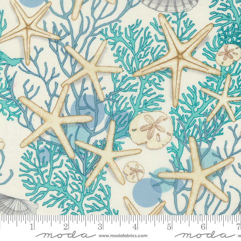 Cotton quilting fabric pattern called 'Beachcomber in Cloud'. Part of the 'Serena Shores' fabric collection. Designed by Robin Pickens for fabric company Moda. SKU: 48771 11. 44-45 inch width.